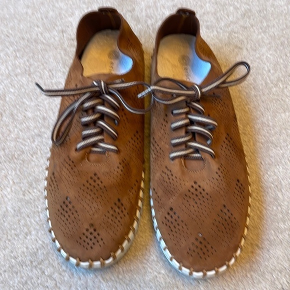 Eric Michael brown suede lace up shoes: